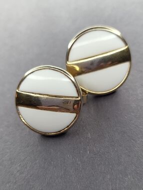 Avon White and Gold Round Clip-On Earrings
